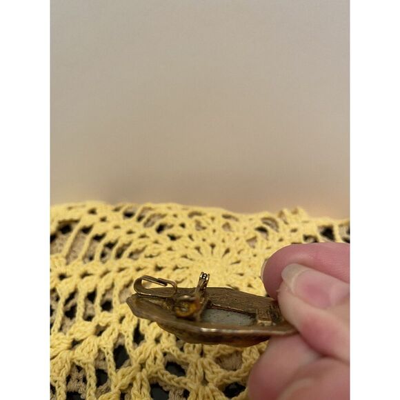 Vintage Signed PERI blue and white Cameo brooch/pendant. Gold Tone - Picture 7 of 7